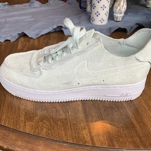 Women’s Nike Air Force 1’s ‘07 decon